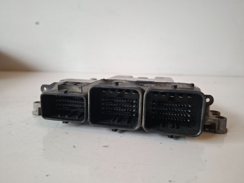 Recambio de centralita motor uce para peugeot 207 9hp / 9h06 referencia OEM IAM 0281015848  