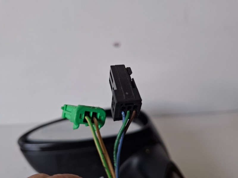 Recambio de retrovisor izquierdo para citroen c4 berlina 9hx referencia OEM IAM 96467083  