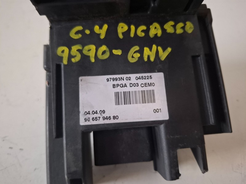 Recambio de caja reles / fusibles para citroen c4 picasso 9hz referencia OEM IAM 9665794680  