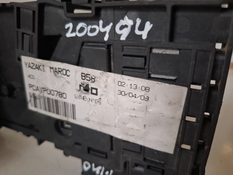 Recambio de caja reles / fusibles para citroen c4 picasso 9hz referencia OEM IAM 9665794680  