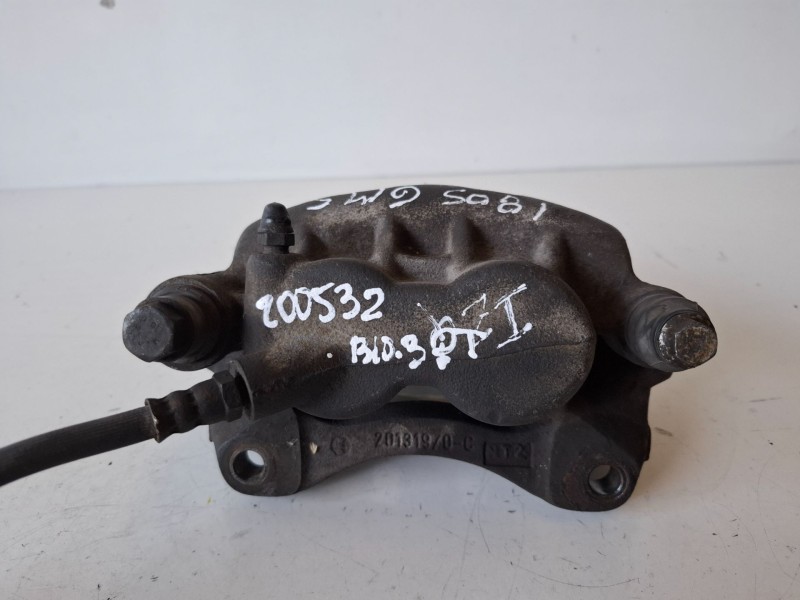 Recambio de pinza de freno delantera izquierda para renault master ii fase 2 furgón g9u650 referencia OEM IAM   