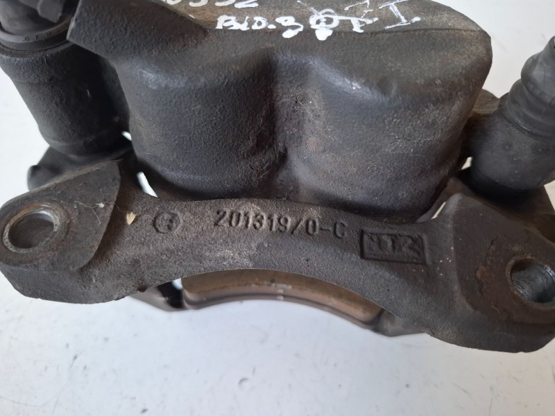 Recambio de pinza de freno delantera izquierda para renault master ii fase 2 furgón g9u650 referencia OEM IAM   