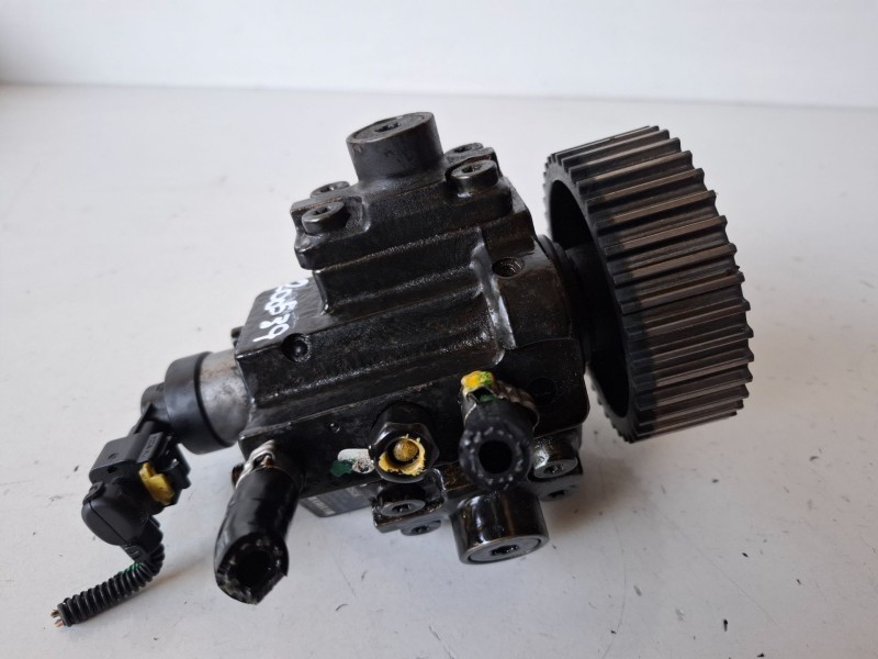 Recambio de bomba inyeccion para opel vectra c berlina z19dth referencia OEM IAM 0445010097  