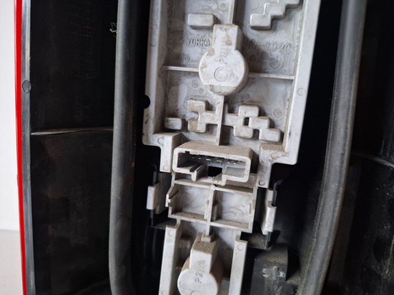 Recambio de piloto trasero derecho para renault master ii fase 2 furgón g9u754 referencia OEM IAM   