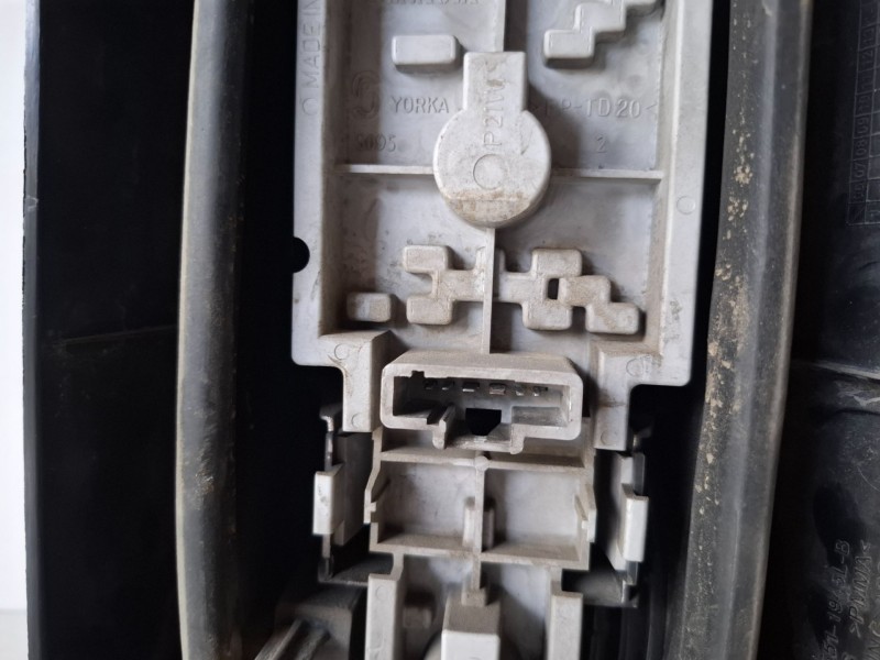 Recambio de piloto trasero izquierdo para renault master ii fase 2 furgón g9u754 referencia OEM IAM   