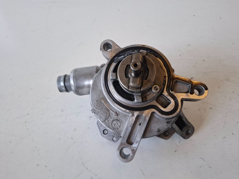 Recambio de depresor freno / bomba vacio para volvo v70 familiar d5244t referencia OEM IAM 08699237  