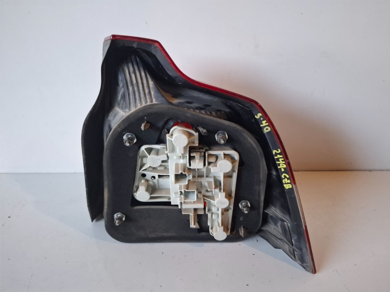 Recambio de piloto trasero izquierdo para volvo s40 berlina d4204t referencia OEM IAM 30698912  