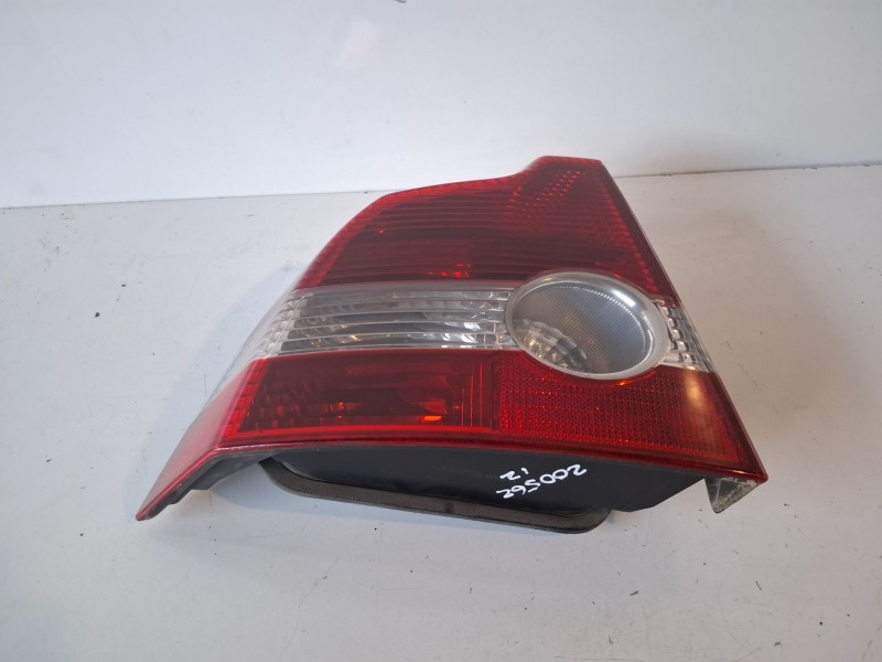 Recambio de piloto trasero izquierdo para volvo s40 berlina d4204t referencia OEM IAM 30698912  