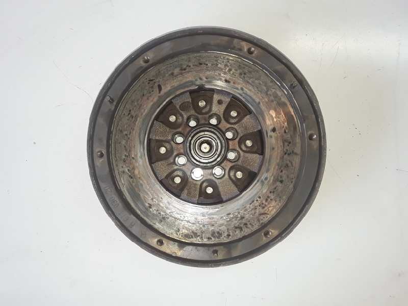 Recambio de volante motor para mercedes-benz sprinter furgón referencia OEM IAM A6110302005  
