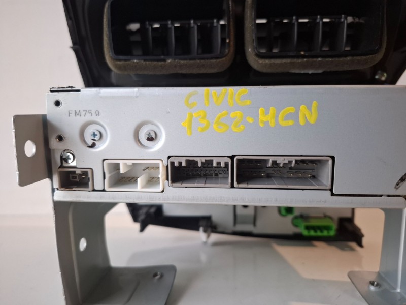 Recambio de sistema audio / radio cd para honda civic 5 puertas (fk) n22a2 referencia OEM IAM 4L0945093  