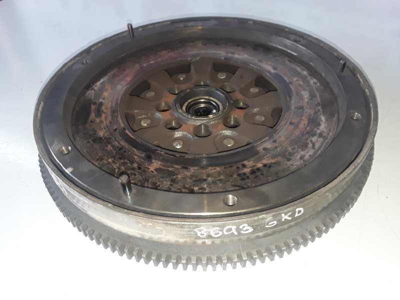 Recambio de volante motor para mercedes-benz sprinter furgón referencia OEM IAM A6110302005  