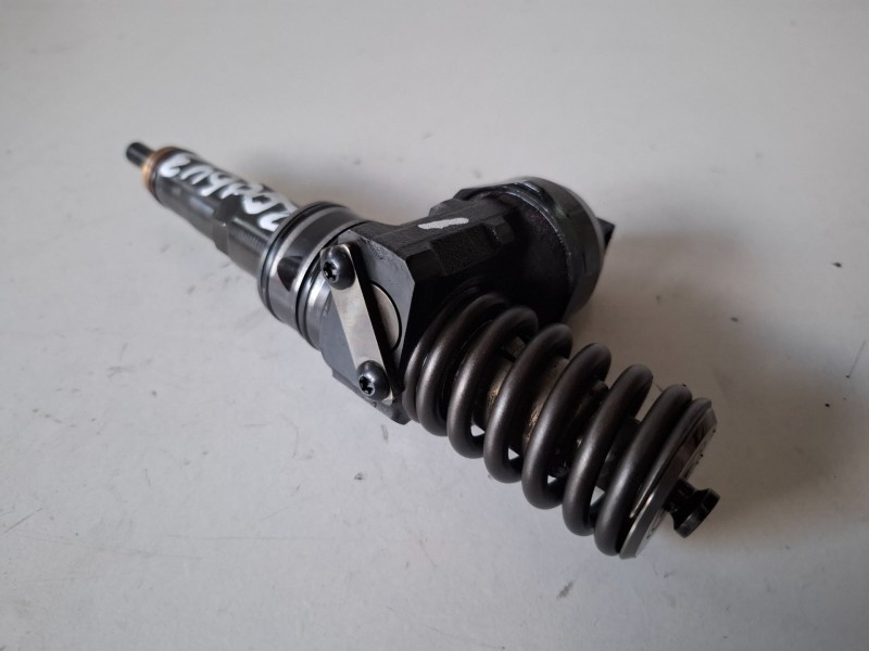 Recambio de inyector para volkswagen caddy (2k)(02.2004) bsu referencia OEM IAM 038130073B  