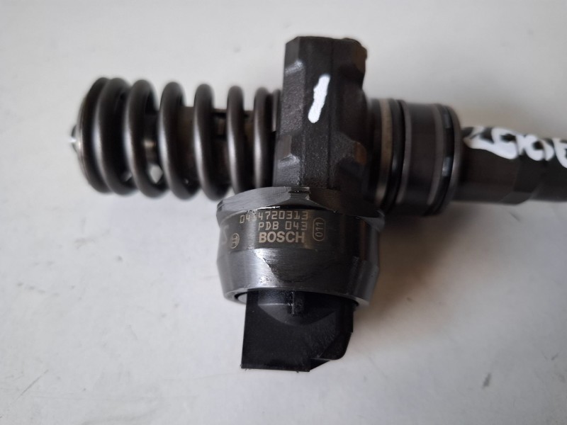 Recambio de inyector para volkswagen caddy (2k)(02.2004) bsu referencia OEM IAM 038130073B  