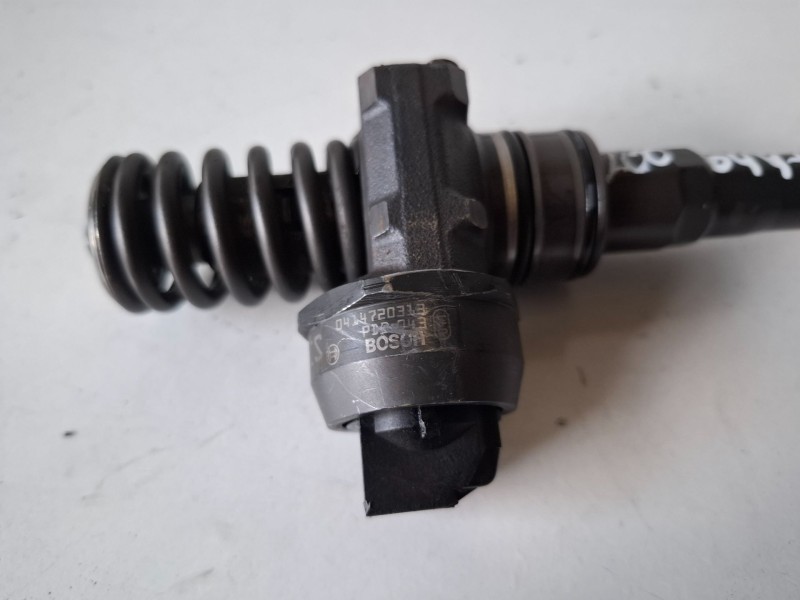 Recambio de inyector para volkswagen caddy (2k)(02.2004) bsu referencia OEM IAM 038130073B  