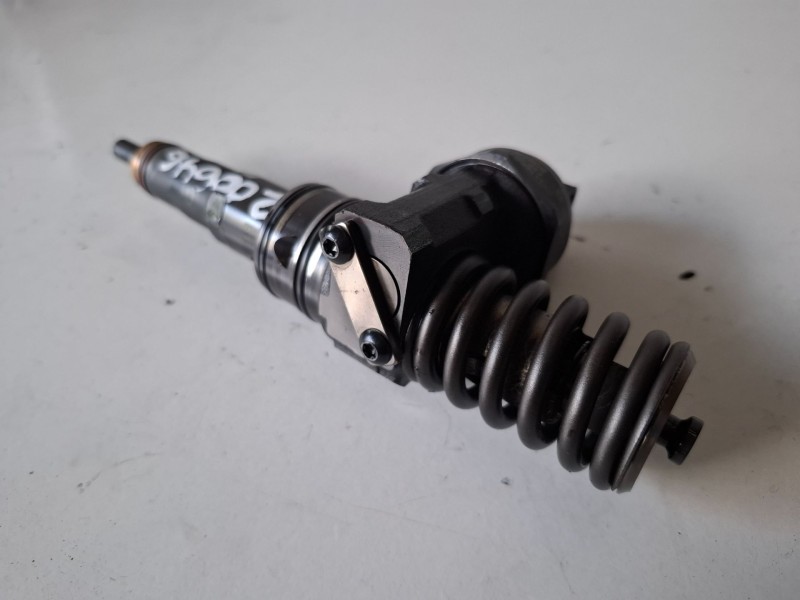 Recambio de inyector para volkswagen caddy (2k)(02.2004) bsu referencia OEM IAM 038130073B  