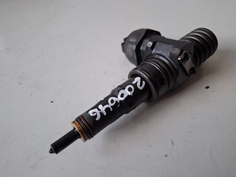 Recambio de inyector para volkswagen caddy (2k)(02.2004) bsu referencia OEM IAM 038130073B  