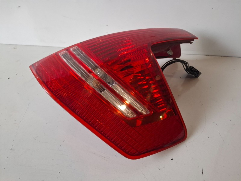 Recambio de piloto trasero derecho para citroen c4 berlina nfu referencia OEM IAM   