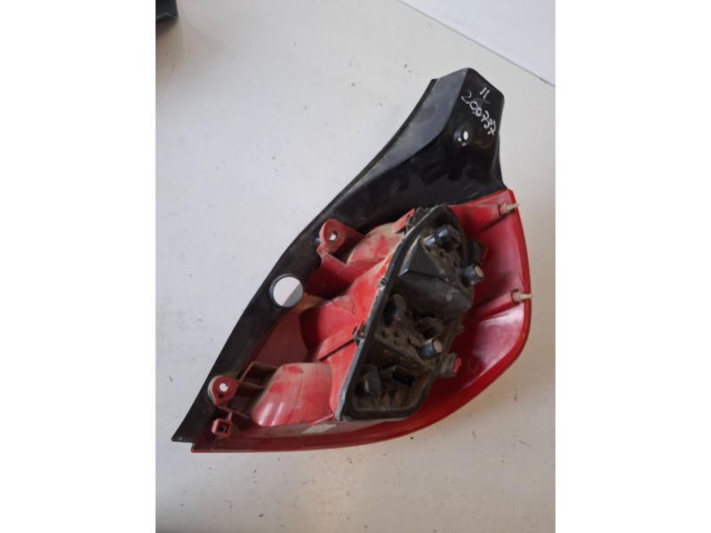 Recambio de piloto trasero izquierdo para renault clio iii k9k766 referencia OEM IAM   