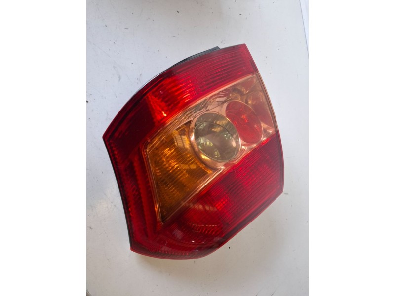 Recambio de piloto trasero izquierdo para toyota corolla (e12) 1cdftv referencia OEM IAM   