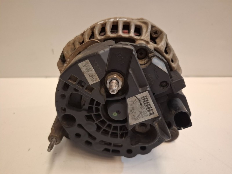 Recambio de alternador para volkswagen caddy (2k)(02.2004) bsu referencia OEM IAM 06F003023F  
