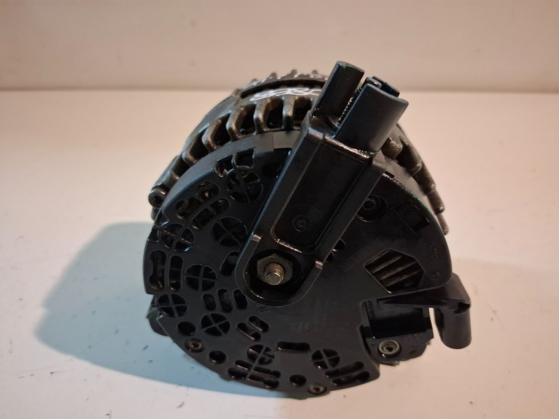 Recambio de alternador para land rover freelander (lr2) 224dt referencia OEM IAM 0124715024  