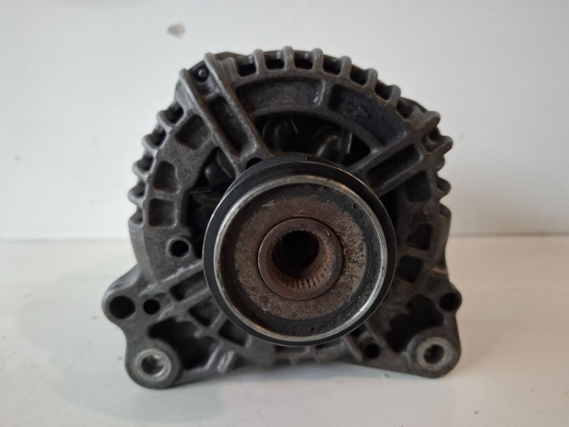 Recambio de alternador para audi a4 berlina (8e) bre referencia OEM IAM 06F903023J  