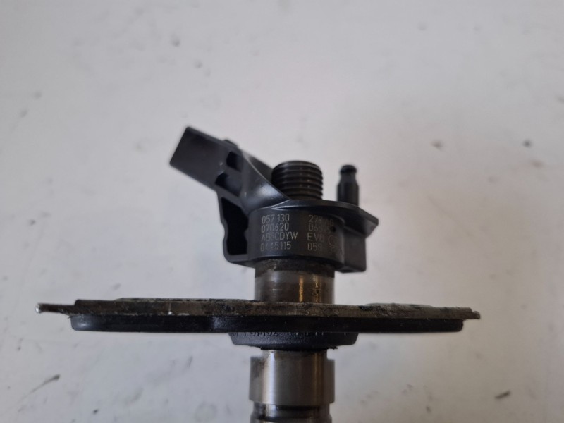 Recambio de inyector para audi a5 sportback (8t) ccwa referencia OEM IAM 0445115058  