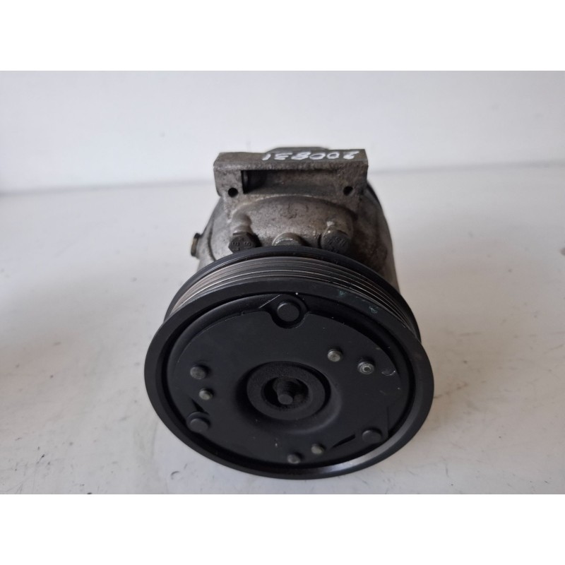 Recambio de compresor aire acondicionado para renault megane i fase 2 coupe (da...) k4m700 referencia OEM IAM 7700103536  
