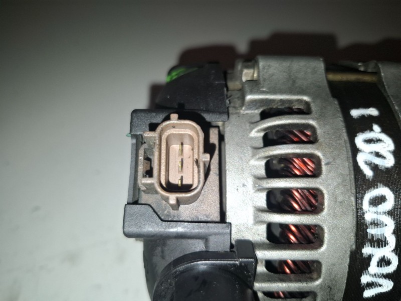 Recambio de alternador para volvo s40 berlina d4204t referencia OEM IAM   