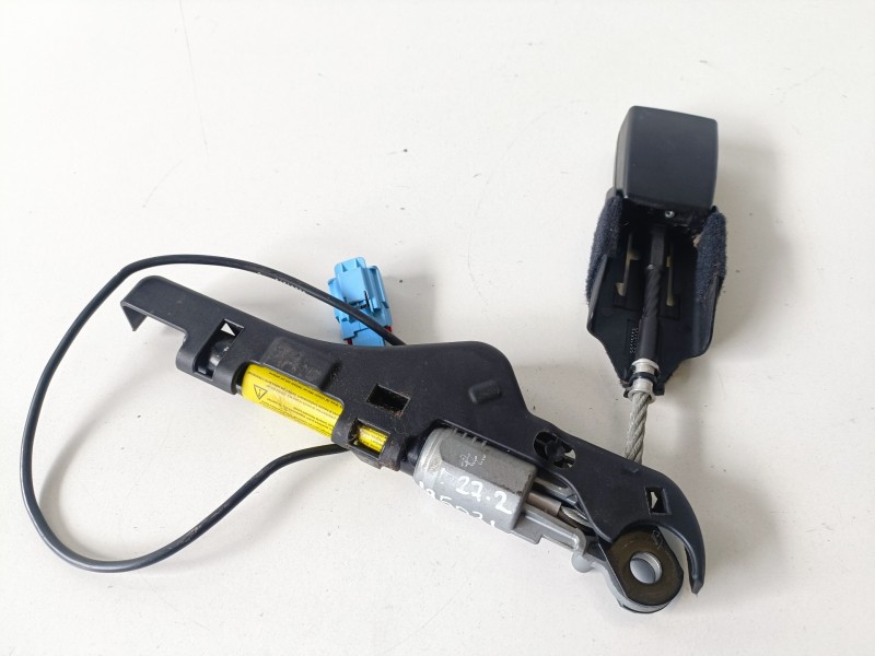 Recambio de enganche cinturon delantero derecho para citroen c3 9hx referencia OEM IAM   