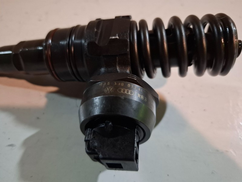 Recambio de inyector para audi a3 (8l) asz referencia OEM IAM 038130073AL  