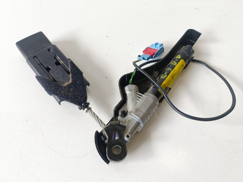 Recambio de enganche cinturon delantero derecho para citroen c3 9hx referencia OEM IAM   