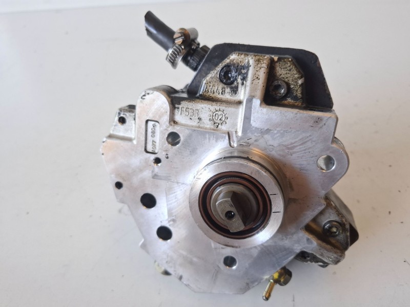 Recambio de bomba inyeccion para volvo v70 familiar d5244t referencia OEM IAM 0445010043  