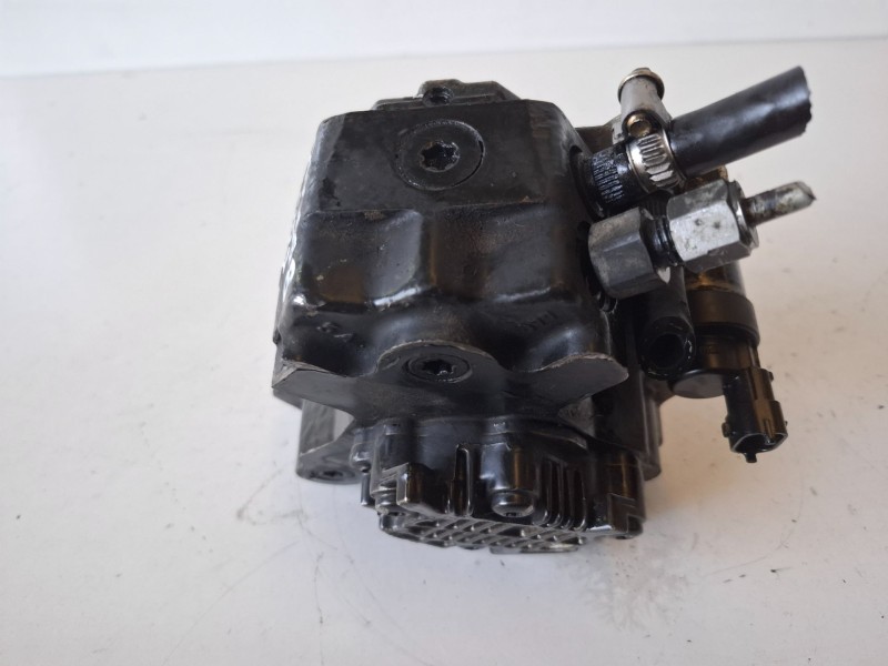 Recambio de bomba inyeccion para volvo v70 familiar d5244t referencia OEM IAM 0445010043  