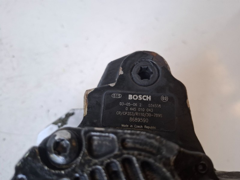Recambio de bomba inyeccion para volvo v70 familiar d5244t referencia OEM IAM 0445010043  