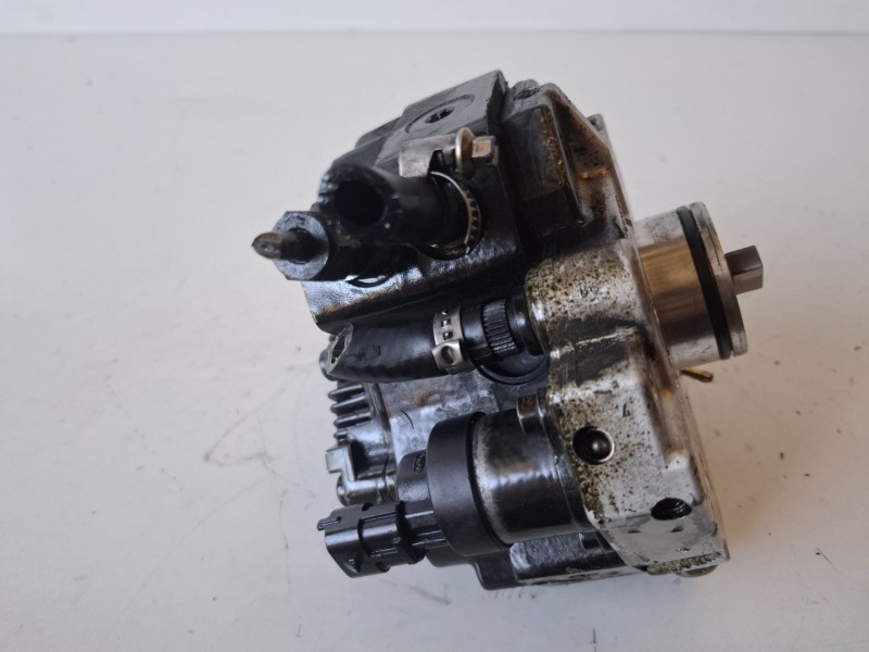 Recambio de bomba inyeccion para volvo v70 familiar d5244t referencia OEM IAM 0445010043  