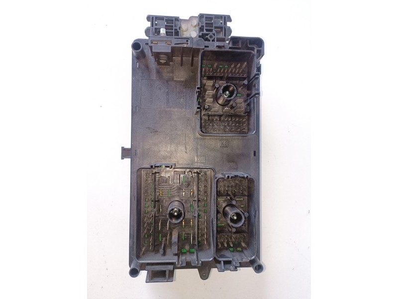 Recambio de caja reles / fusibles para opel insignia berlina a20dth referencia OEM IAM 13255300  