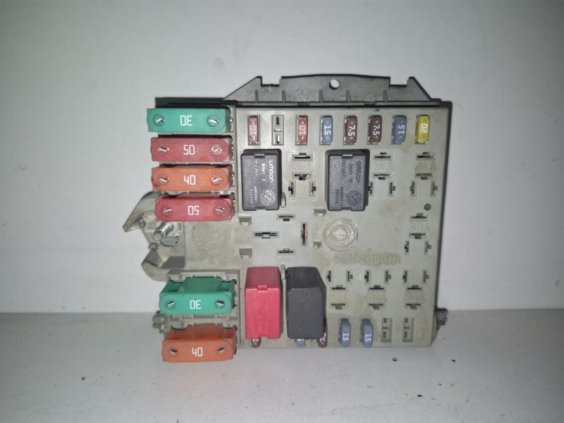 Recambio de caja reles / fusibles para alfa romeo 147 (190) ar37203 referencia OEM IAM 51742419  