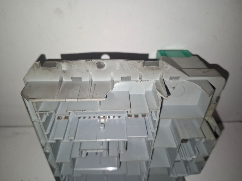 Recambio de caja reles / fusibles para alfa romeo 147 (190) ar37203 referencia OEM IAM 51742419  