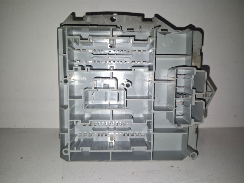 Recambio de caja reles / fusibles para alfa romeo 147 (190) ar37203 referencia OEM IAM 51742419  