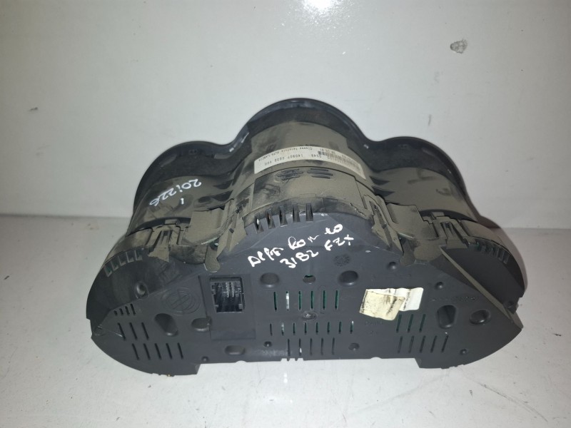 Recambio de cuadro instrumentos para alfa romeo 147 (190) ar37203 referencia OEM IAM 110080304100  