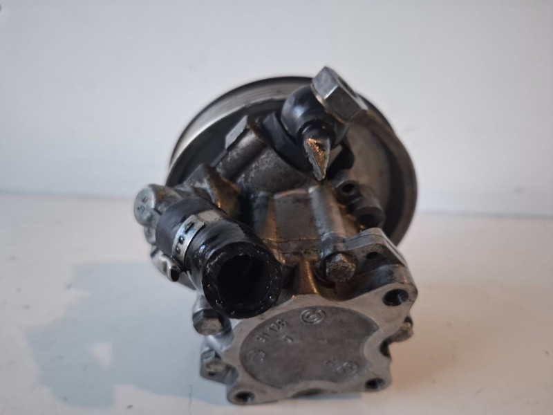 Recambio de bomba direccion para audi a4 avant (8e) bdg referencia OEM IAM 8E0145155  