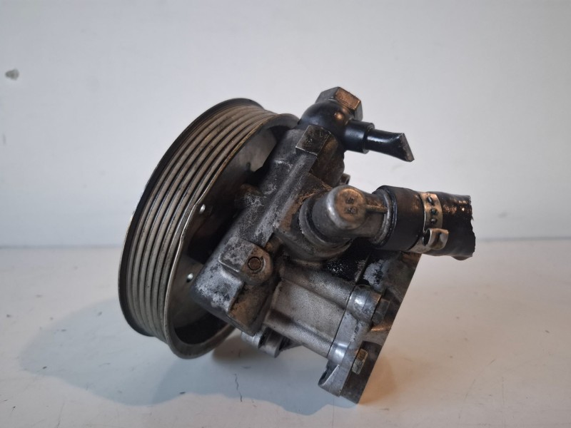 Recambio de bomba direccion para audi a4 avant (8e) bdg referencia OEM IAM 8E0145155  