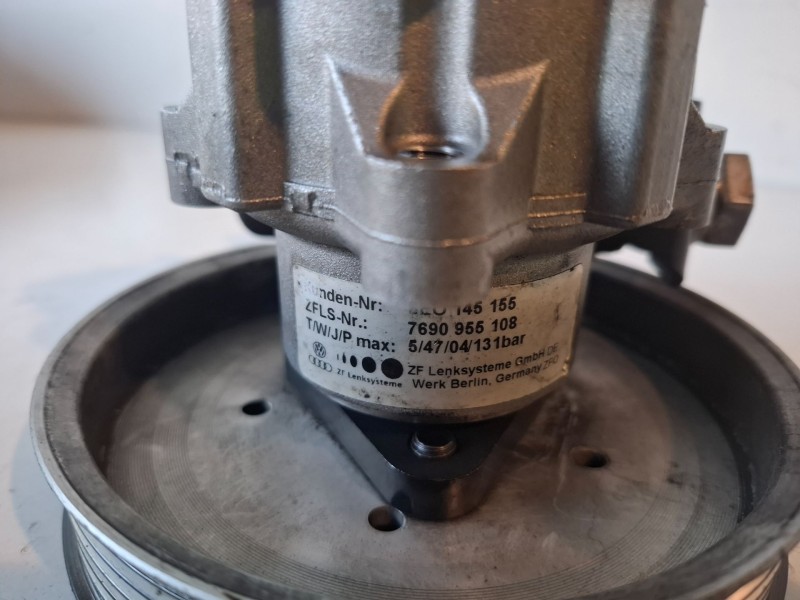 Recambio de bomba direccion para audi a4 avant (8e) bdg referencia OEM IAM 8E0145155  