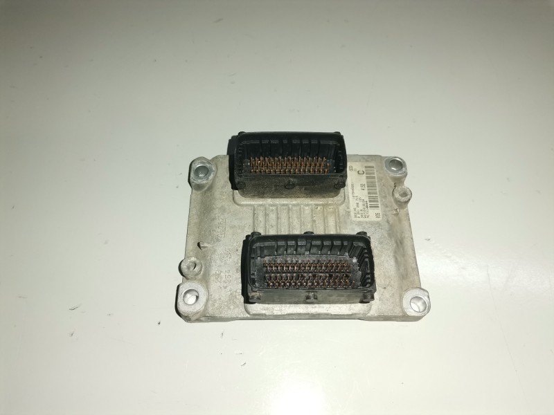 Recambio de centralita motor uce para alfa romeo 147 (190) ar32104 referencia OEM IAM 0261206715  