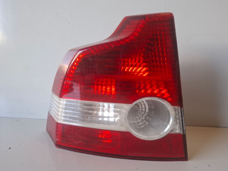 Recambio de piloto trasero izquierdo para volvo s40 berlina d4204t referencia OEM IAM   
