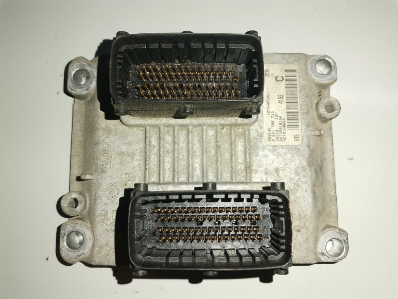 Recambio de centralita motor uce para alfa romeo 147 (190) ar32104 referencia OEM IAM 0261206715  