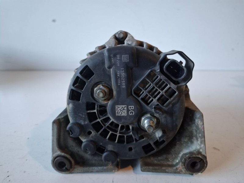 Recambio de alternador para opel astra h caravan a16xer referencia OEM IAM 13502595  