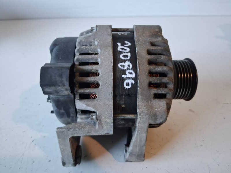 Recambio de alternador para opel astra h caravan a16xer referencia OEM IAM 13502595  