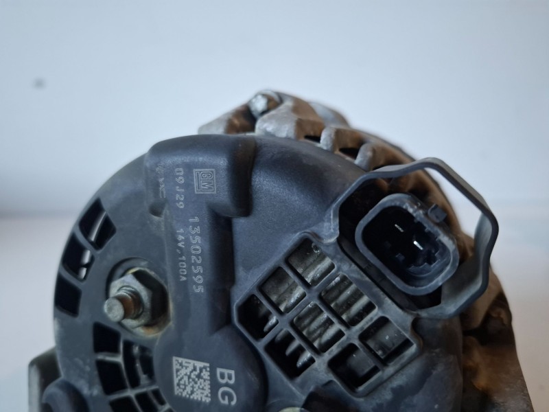 Recambio de alternador para opel astra h caravan a16xer referencia OEM IAM 13502595  